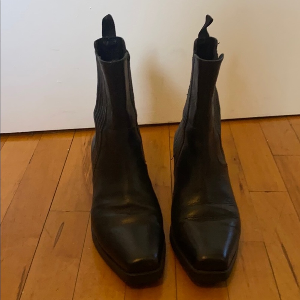 Vagabond Black Leather booties